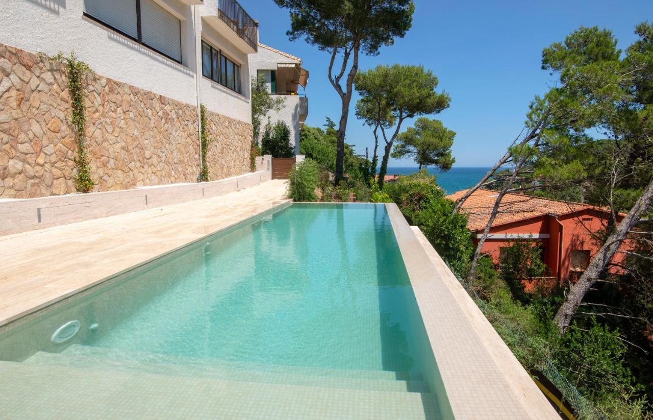 La Vie En Rouge Sa Riera Duplex, Private Parking Apartment Begur Bagian luar foto